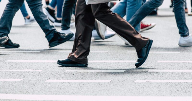 サラリーマンの足元