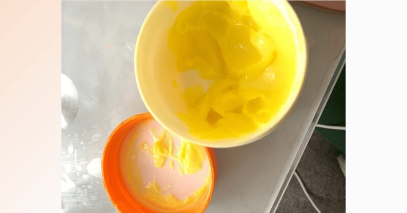 黄色い色のハンドクリーム