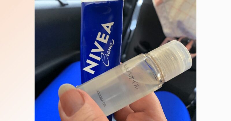 私が鞄に入れて持ち歩いているハンドケアセット